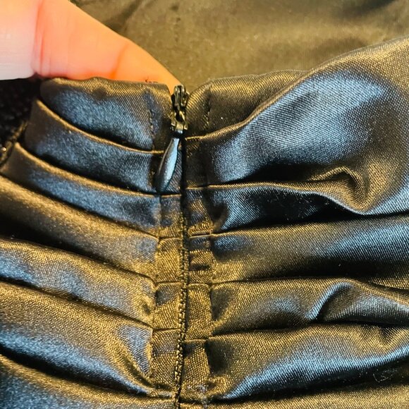 Elegant Black One-Shoulder Satin Dress With Beaded Floral Strap Detail Ruched Bo - Picture 11 of 14